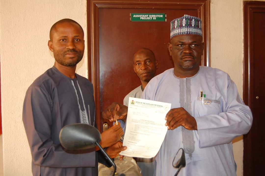 Auditor General presenting committee documents